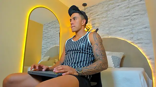 Aron Bolt online show from November 17, 2025, 11:54 pm