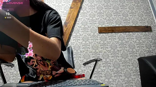 Mia scarlet69 online show from January 30, 2025, 12:16 pm