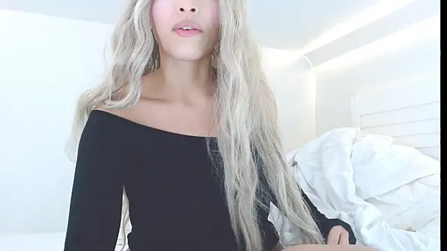 Snapshot of liadivina chatting on November 19, 2025, 12:54 am liadivina online show from November 19, 2025, 12:54 am