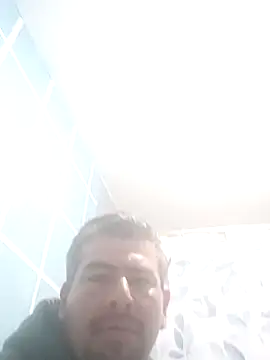 arongomez125 online show from December 22, 2025, 8:33 am