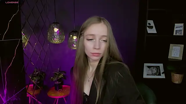 Snapshot of OliviaGentle chatting on December 16, 2024, 9:31 pm OliviaGentle online show from December 16, 2024, 9:31 pm