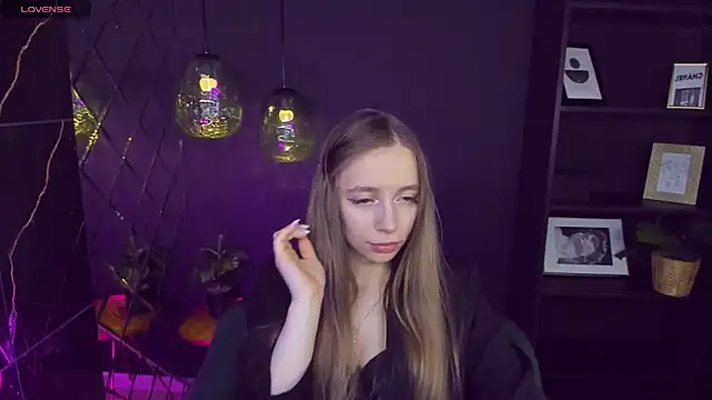 Snapshot of OliviaGentle chatting on December 17, 2024, 3:50 am OliviaGentle online show from December 17, 2024, 3:50 am