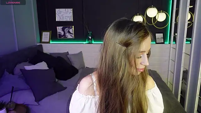 Snapshot of OliviaGentle chatting on February 8, 2025, 2:15 am OliviaGentle online show from February 8, 2025, 2:15 am