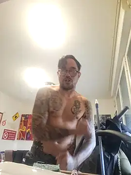 mileflav0r online show from December 3, 2025, 10:35 am