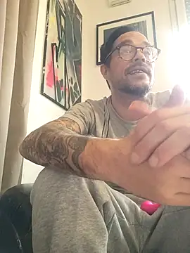 mileflav0r online show from December 4, 2025, 11:30 am