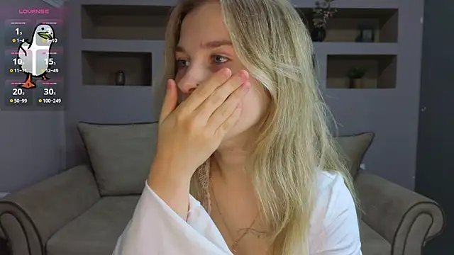 Snapshot of LinaCristonsen chatting on November 9, 2025, 3:32 pm LinaCristonsen online show from November 9, 2025, 3:32 pm