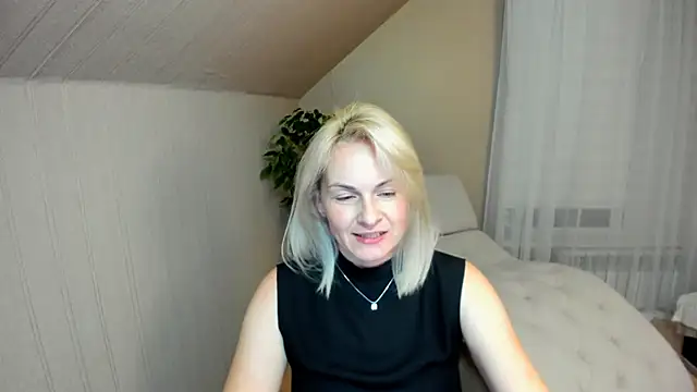 Alicee Gracee online show from December 15, 2024, 7:10 pm