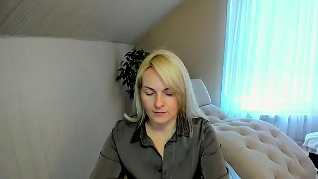 Alicee Gracee online show from December 17, 2024, 7:40 am
