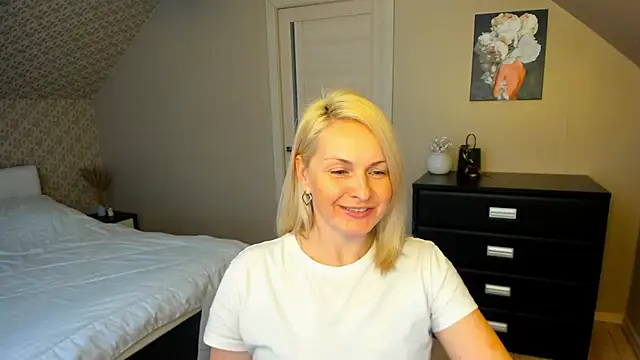 Snapshot of Alicee_Gracee chatting on December 1, 2025, 9:25 am Alicee Gracee online show from December 1, 2025, 9:25 am