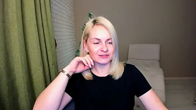 Snapshot of Alicee_Gracee chatting on December 13, 2025, 7:53 pm Alicee Gracee online show from December 13, 2025, 7:53 pm