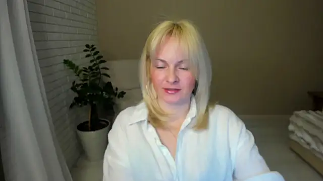 Snapshot of Alicee_Gracee chatting on February 17, 2026, 7:42 pm Alicee Gracee online show from February 17, 2026, 7:42 pm