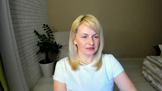 Snapshot of Alicee_Gracee chatting on February 24, 2026, 6:28 pm Alicee Gracee online show from February 24, 2026, 6:28 pm