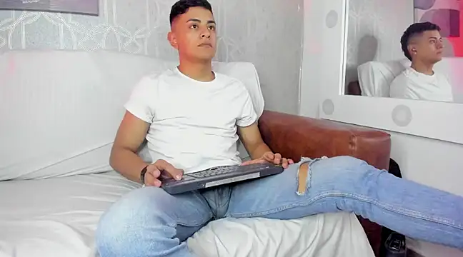 Snapshot of Lucii_fer_ chatting on February 23, 2025, 2:46 pm Lucii fer online show from February 23, 2025, 2:46 pm