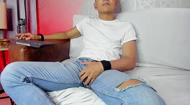Snapshot of Lucii_fer_ chatting on February 23, 2025, 5:50 pm Lucii fer online show from February 23, 2025, 5:50 pm