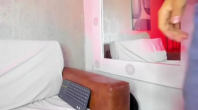 Snapshot of Lucii_fer_ chatting on March 7, 2025, 2:23 pm Lucii fer online show from March 7, 2025, 2:23 pm