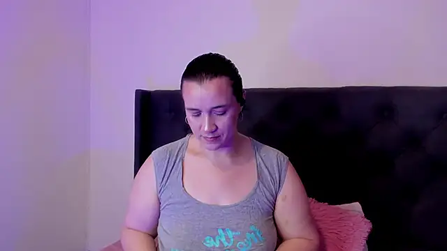 kyoakane online show from February 12, 2025, 2:56 am