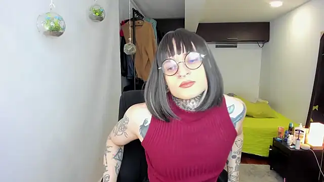 ShiiraVelkor online show from December 15, 2025, 10:08 am