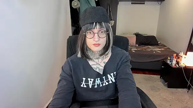 Snapshot of ShiiraVelkor chatting on December 23, 2025, 9:40 am ShiiraVelkor online show from December 23, 2025, 9:40 am