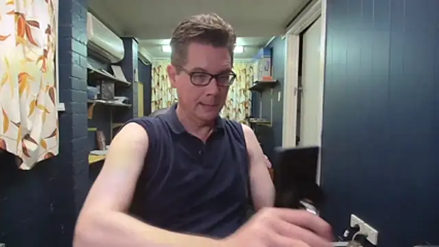 tilobinder online show from October 25, 2025, 1:40 pm