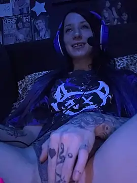 Snapshot of MissMidnightUK chatting on January 7, 2026, 1:08 am MissMidnightUK online show from January 7, 2026, 1:08 am