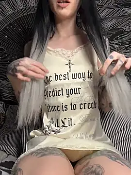 Snapshot of MissMidnightUK chatting on January 11, 2026, 10:15 pm MissMidnightUK online show from January 11, 2026, 10:15 pm