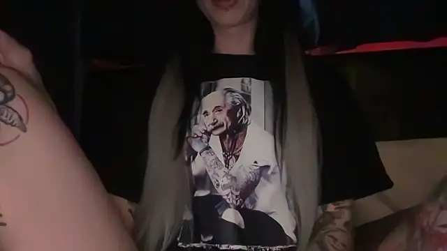 Snapshot of MissMidnightUK chatting on January 13, 2026, 4:12 pm MissMidnightUK online show from January 13, 2026, 4:12 pm