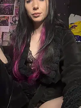 Snapshot of MissMidnightUK chatting on March 28, 2026, 12:10 am MissMidnightUK online show from March 28, 2026, 12:10 am