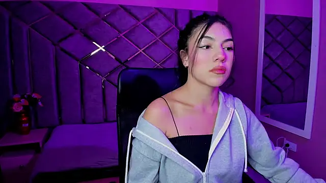 Snapshot of Poly_Sasha_ chatting on November 21, 2025, 3:49 am Poly Sasha online show from November 21, 2025, 3:49 am