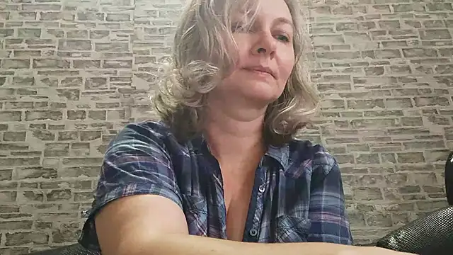 EdithManning online show from November 2, 2025, 7:00 am