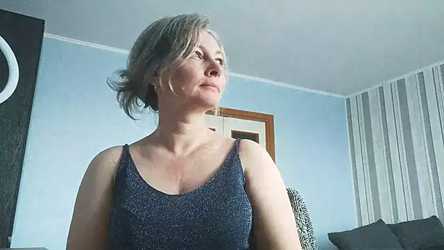 Snapshot of EdithManning chatting on February 2, 2026, 6:56 am EdithManning online show from February 2, 2026, 6:56 am