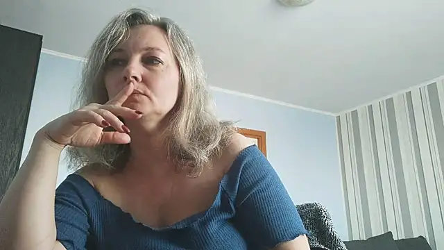 Snapshot of EdithManning chatting on February 9, 2026, 6:39 am EdithManning online show from February 9, 2026, 6:39 am