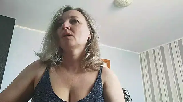 Snapshot of EdithManning chatting on February 10, 2026, 8:29 am EdithManning online show from February 10, 2026, 8:29 am