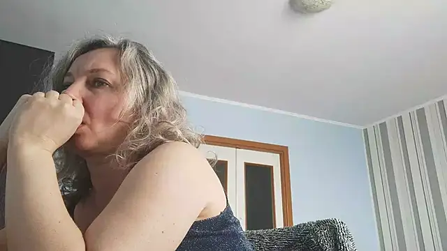 Snapshot of EdithManning chatting on February 16, 2026, 7:48 am EdithManning online show from February 16, 2026, 7:48 am