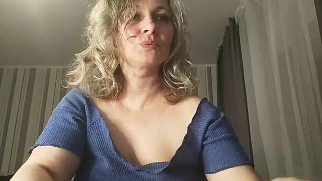 Snapshot of EdithManning chatting on February 17, 2026, 6:25 pm EdithManning online show from February 17, 2026, 6:25 pm