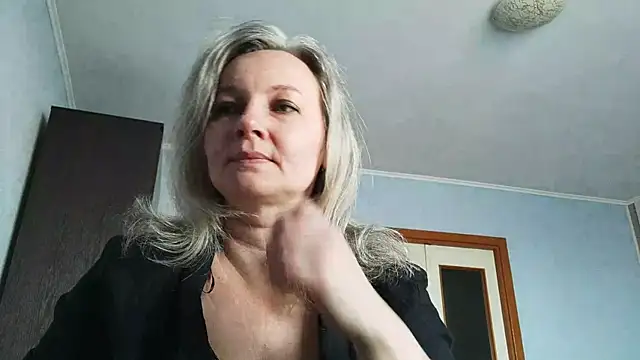 EdithManning online show from March 12, 2026, 5:57 am