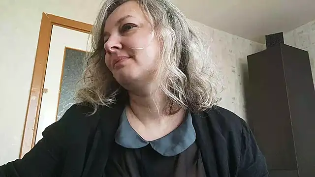 EdithManning online show from May 5, 2026, 5:26 am