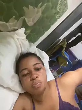 AkuaGifty online show from December 9, 2024, 8:33 am