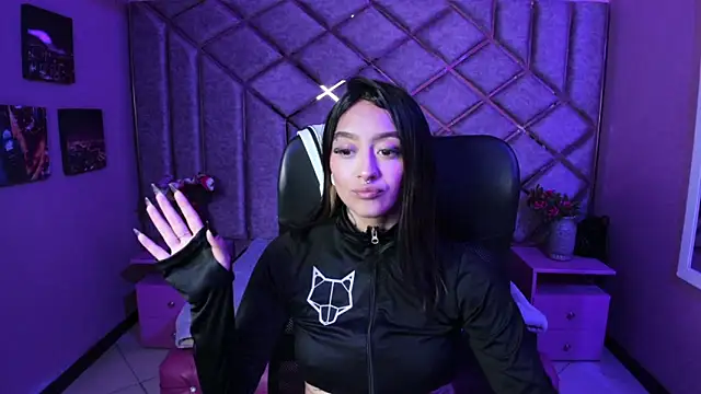 Snapshot of Miaa_Thopmson chatting on December 17, 2025, 4:46 pm Miaa Thopmson online show from December 17, 2025, 4:46 pm