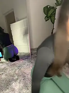 Snapshot of LeonieLindner chatting on February 18, 2025, 5:42 pm LeonieLindner online show from February 18, 2025, 5:42 pm