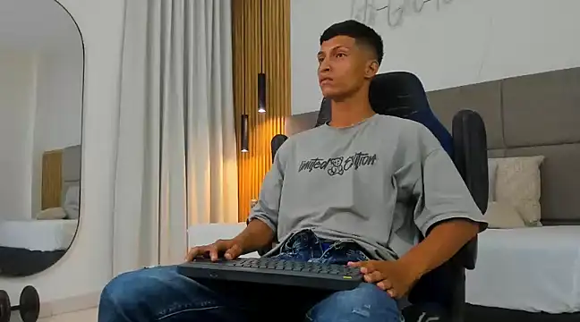 Snapshot of wolf_james123 chatting on February 4, 2025, 2:39 am wolf james123 online show from February 4, 2025, 2:39 am