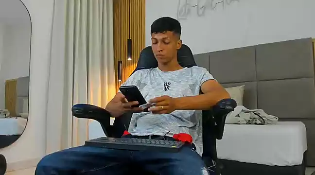 Snapshot of wolf_james123 chatting on February 4, 2025, 1:16 pm wolf james123 online show from February 4, 2025, 1:16 pm