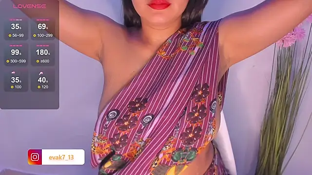 Snapshot of shara_queen1 chatting on February 3, 2025, 12:36 pm shara queen1 online show from February 3, 2025, 12:36 pm