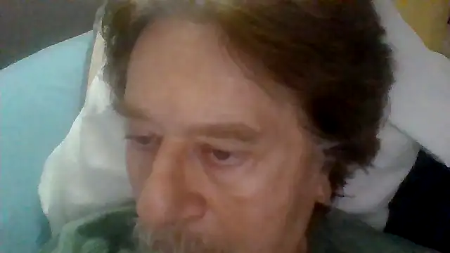 Snapshot of frankie7inch chatting on May 18, 2026, 1:06 pm frankie7inch online show from May 18, 2026, 1:06 pm