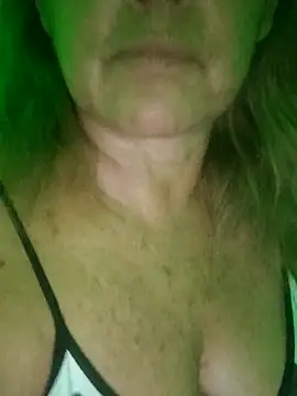 Kasandra Ho online show from December 17, 2025, 1:33 am