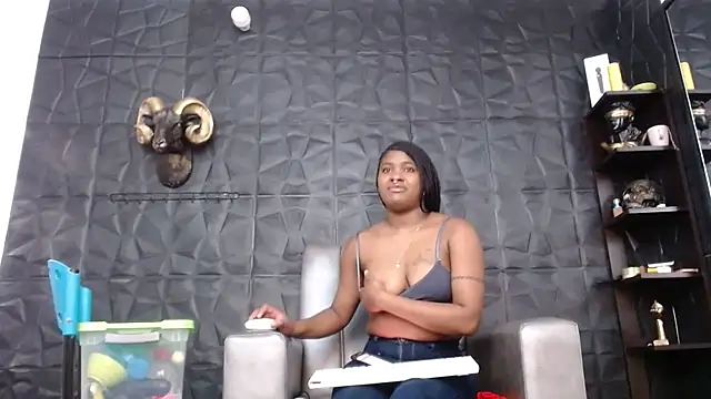 Snapshot of Hanna_Fox_69 chatting on October 9, 2025, 12:47 pm Hanna Fox 69 online show from October 9, 2025, 12:47 pm