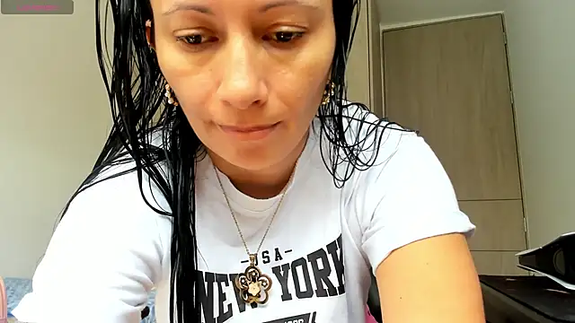 gracekelly12 online show from November 23, 2025, 3:34 pm