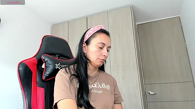 gracekelly12 online show from November 25, 2025, 1:00 pm