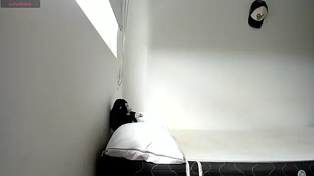 gracekelly12 online show from November 28, 2025, 2:42 pm