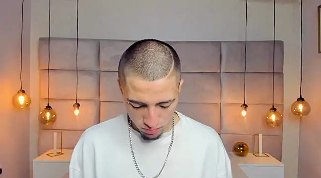 Snapshot of King_Dante_ chatting on December 21, 2024, 8:10 pm King Dante  online show from December 21, 2024, 8:10 pm