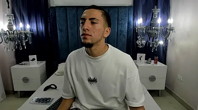 Snapshot of King_Dante_ chatting on February 1, 2025, 11:06 pm King Dante  online show from February 1, 2025, 11:06 pm